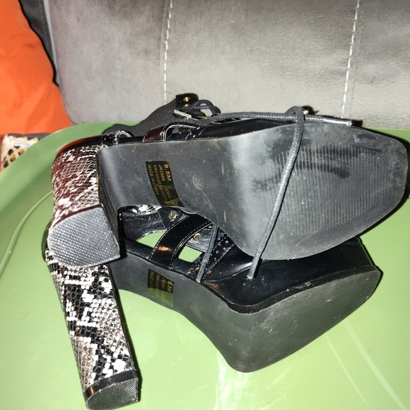 Boots - Picture 4 of 4